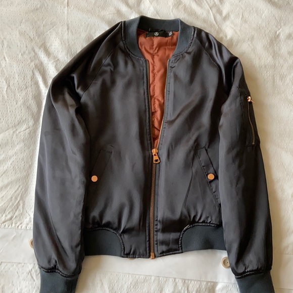 Miguided Satin Bomber, size US 4 - Picture 1 of 2